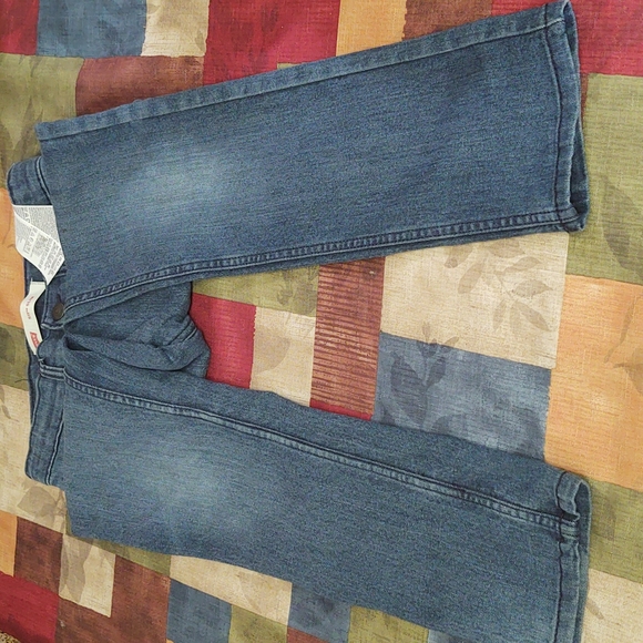 Levi's - Picture 2 of 5